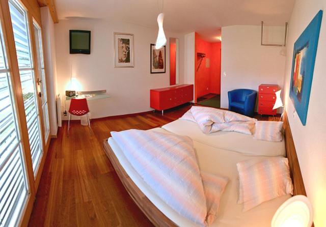 Schnider Bed&Breakfast Und Cafe Vals Rom bilde